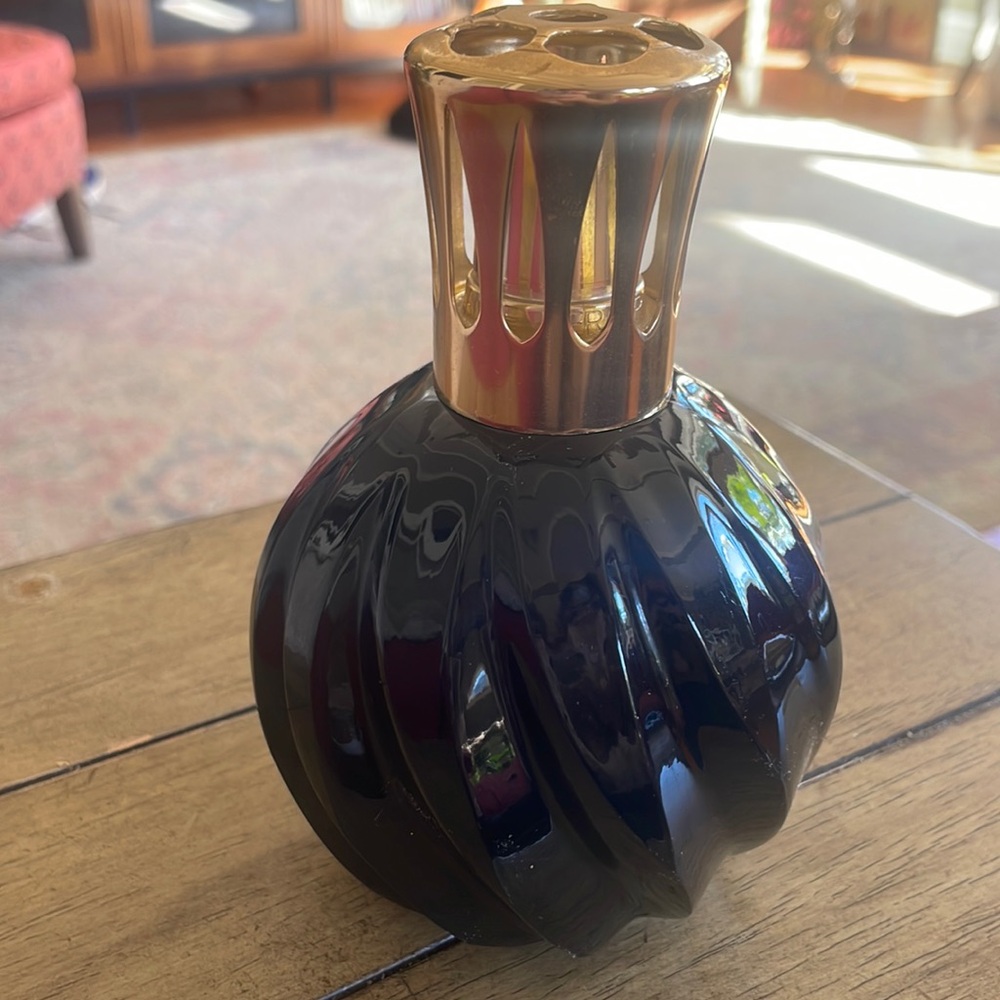 Black swirl Lampeberger